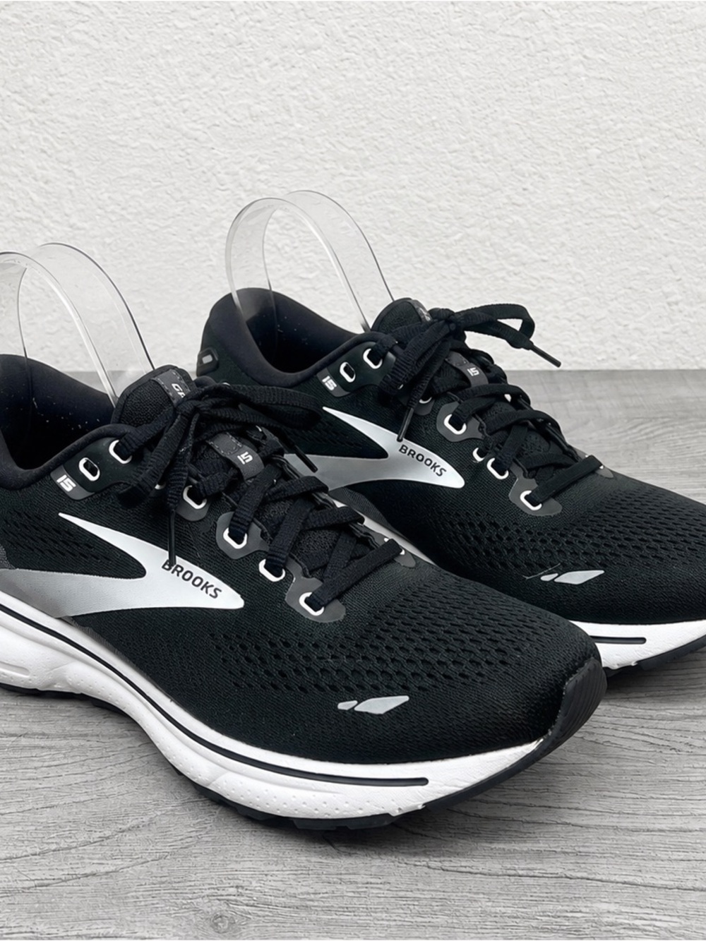 Brooks Ghost 15 Women’s Size 9 Medium B Black & White Running Shoes